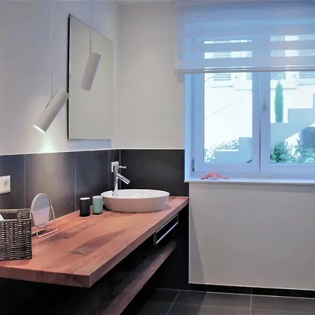 Rebhaus Winzergarten *